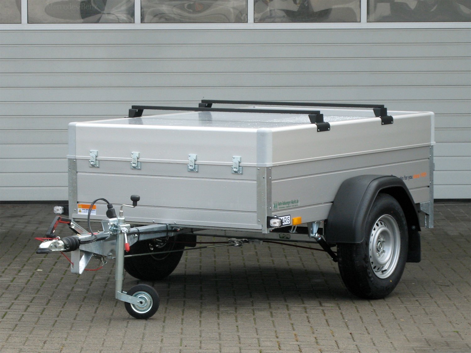 Anhänger mit Abdeckung SARIS MC 205 133 1350 1 – Ansicht 1