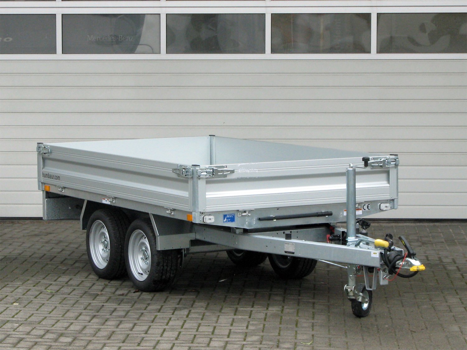 Humbaur-Heckkipper HUK 273117 mit Elektropumpe und Handpumpe – Ansicht 1