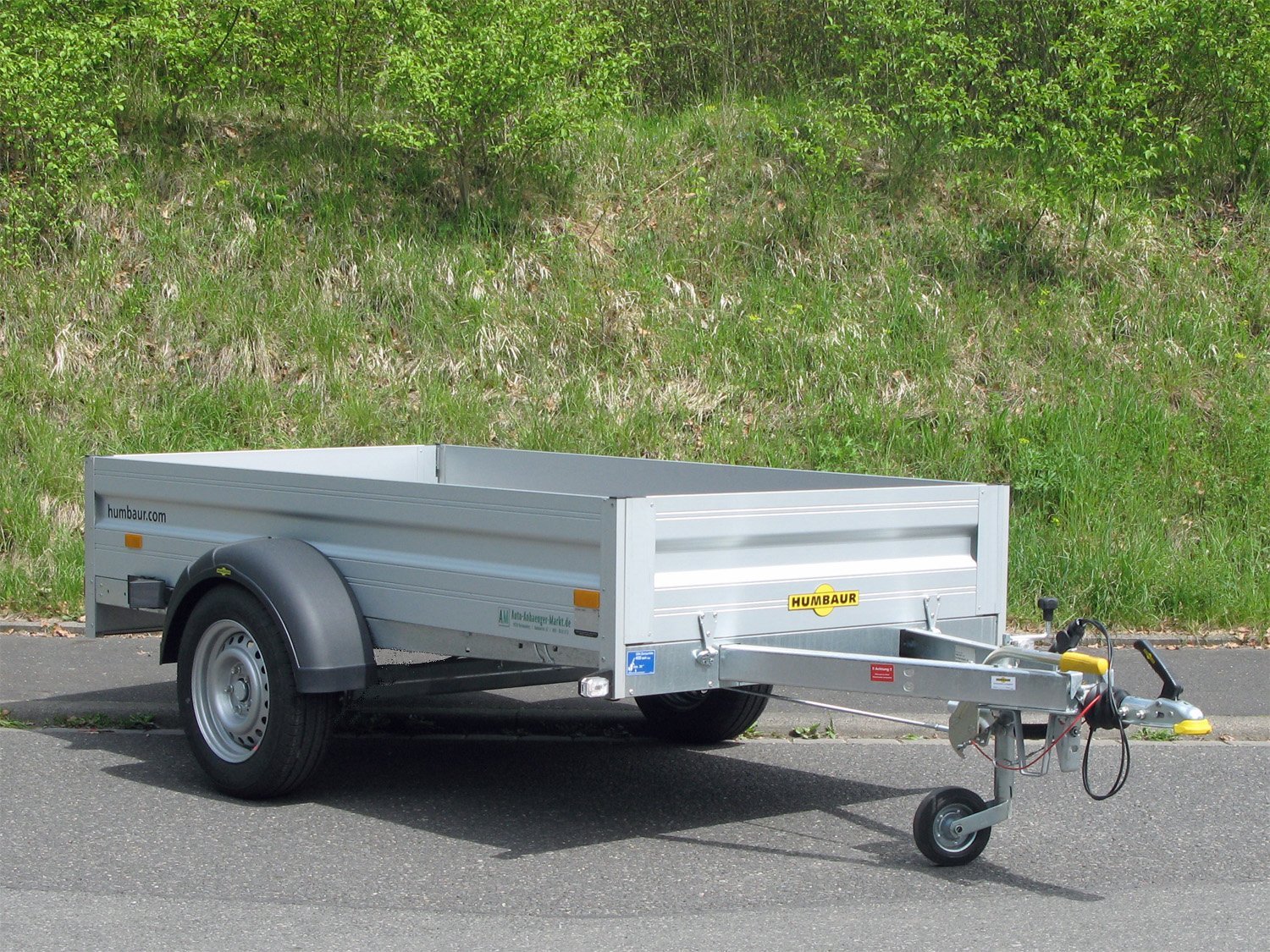 Humbaur-Nutzanhänger HA152513 FS mit Bremse und feststehender Vorderwand – Ansicht 1