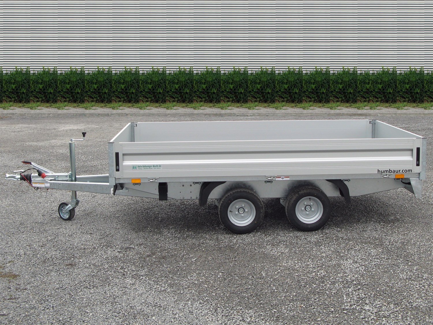 Humbaur-Pritschenanhänger HN253118 mit 10 Zurrösen – Ansicht 1