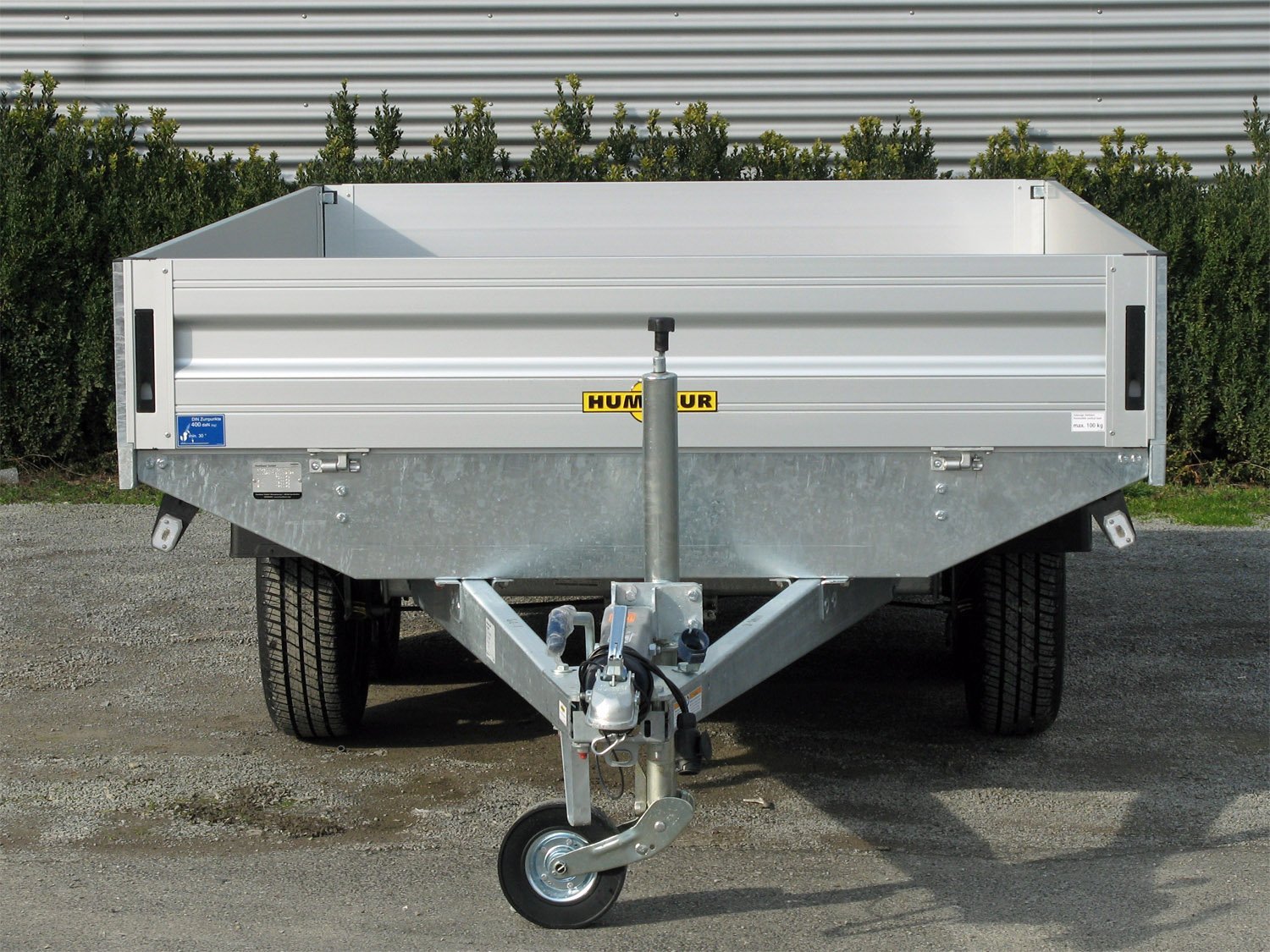 Humbaur-Pritschenanhänger HT253118 mit zehn Zurrösen – Ansicht 1