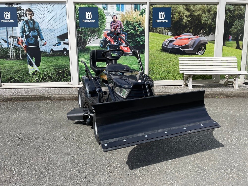 Stiga Rasentraktor Pro 155/98 SD „Black Edition“ mit Winterpaket – Ansicht 1